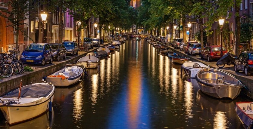 Amsterdam kanalen i Holland