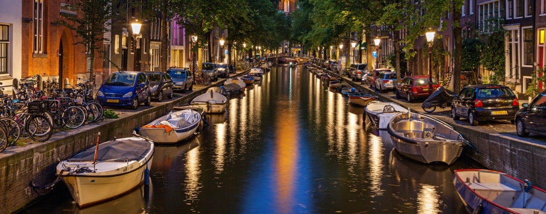 Amsterdam kanalen i Holland